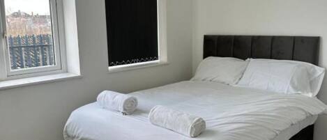 1 habitación, tabla de planchar con plancha, wifi y ropa de cama