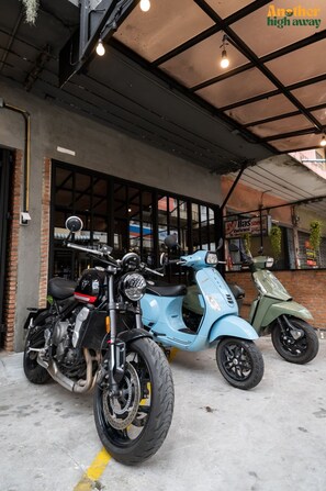 Front of property - Another High Away Hostel Bangkok (Bang Kruai)