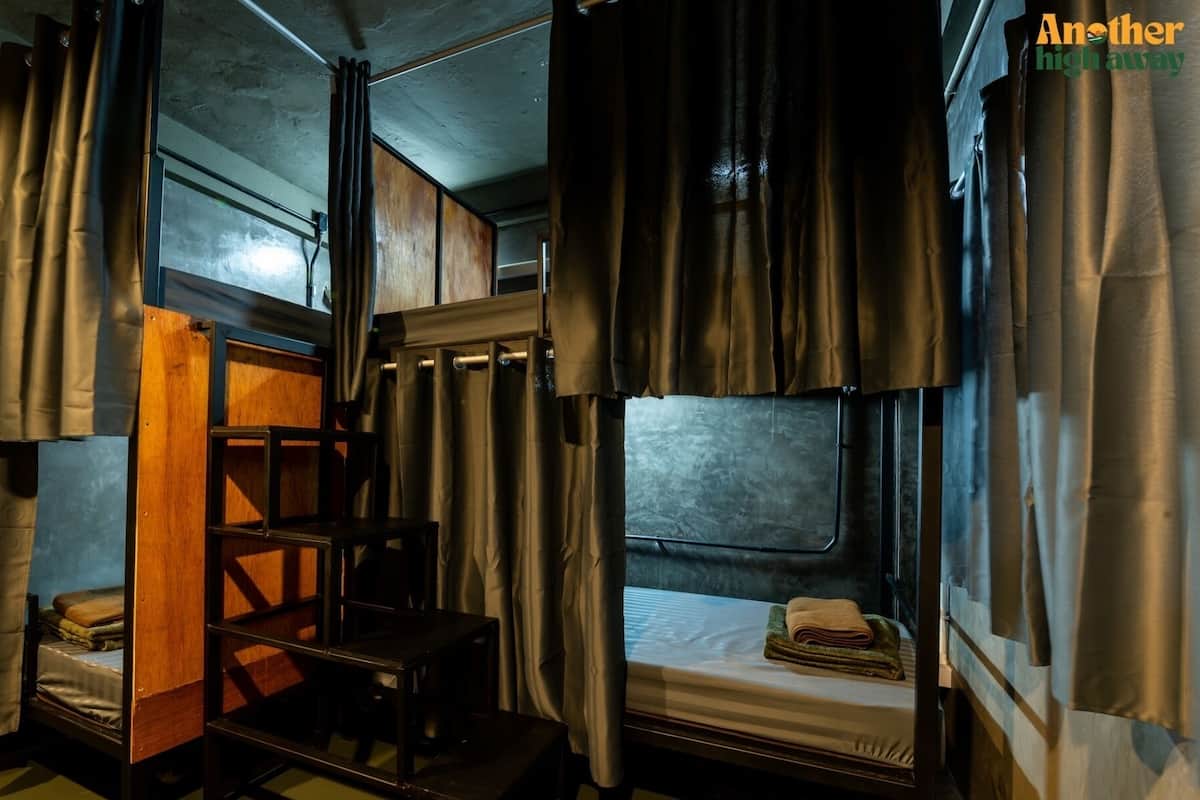 Dormitório compartilhado básico, em dormitório misto, sacada, vista para a cidade | Wi-Fi de cortesia, roupa de cama