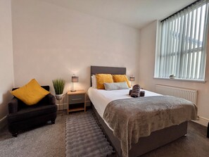 3 bedrooms, iron/ironing board, WiFi, bed sheets