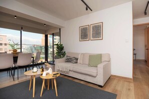 テレビ、書斎 / ワークスペース