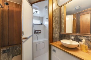 Shower, towels