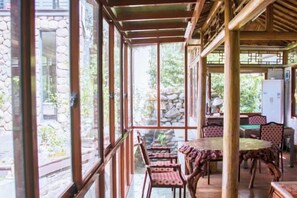 Restaurant - Anji Double Fish Hall Hot Spring Resort B&B (Longwangshan Canyon Drift Shop) (Anji)