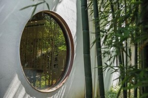 Exterior detail - Anji Double Fish Hall Hot Spring Resort B&B (Longwangshan Canyon Drift Shop) (Anji)