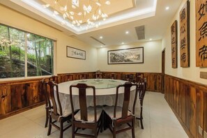 Restaurant - Anji Double Fish Hall Hot Spring Resort B&B (Longwangshan Canyon Drift Shop) (Anji)