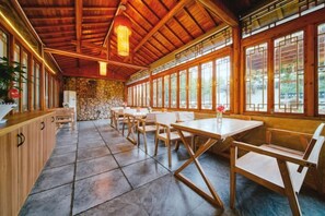 Unclassified image, 3 of 90, button - Anji Double Fish Hall Hot Spring Resort B&B (Longwangshan Canyon Drift Shop) (Anji)