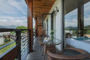 Outdoor dining - Anji Double Fish Hall Hot Spring Resort B&B (Longwangshan Canyon Drift Shop) (Anji)