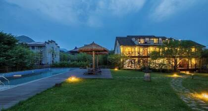 Anji Double Fish Hall Hot Spring Resort B&B (Longwangshan Canyon Drift Shop)