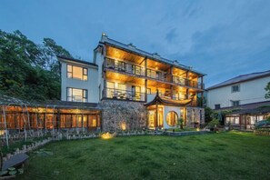 Exterior - Anji Double Fish Hall Hot Spring Resort B&B (Longwangshan Canyon Drift Shop) (Anji)