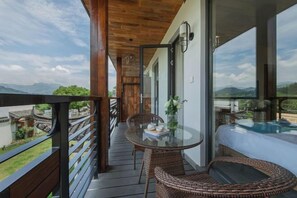 Outdoor dining - Anji Double Fish Hall Hot Spring Resort B&B (Longwangshan Canyon Drift Shop) (Anji)