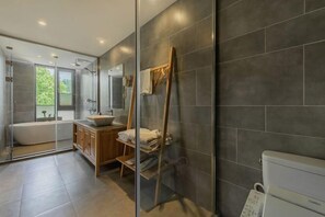 Bathroom - Anji Double Fish Hall Hot Spring Resort B&B (Longwangshan Canyon Drift Shop) (Anji)