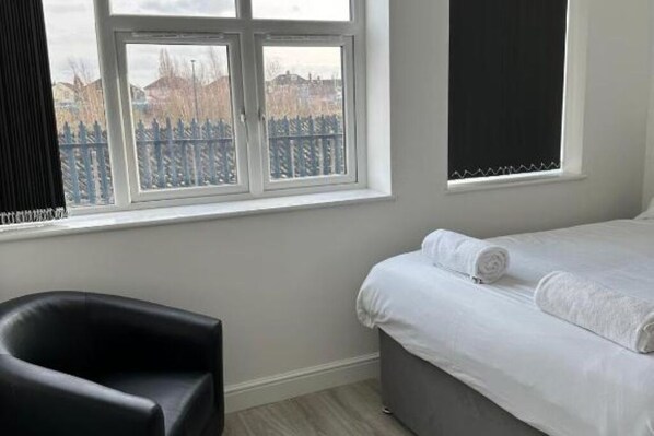 1 habitación, tabla de planchar con plancha, wifi y ropa de cama 