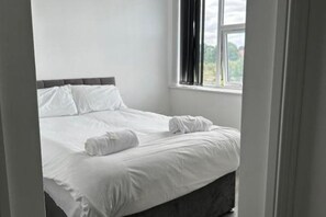 1 bedroom, iron/ironing board, WiFi, bed sheets - Train Station Aparthotel - Free Wifi, Free Parking Deluxe Double Studio (Scunthorpe)