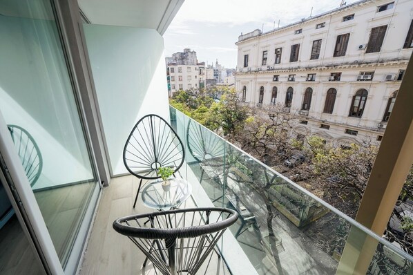 โต๊ะทำงาน, พื้นที่ทำงานแบบใช้แล็ปท็อป, เตารีด/โต๊ะรีดผ้า, Wi-Fi ฟรี