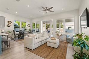 Una Smart TV, una oficina