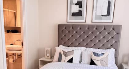 Stylish 4BR Home, Serene and Central.