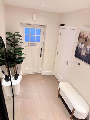 صورة غير مصنفة، 5 من 28، زرّ