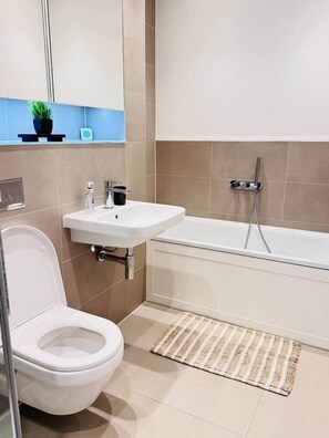 صورة غير مصنفة، 4 من 28، زرّ