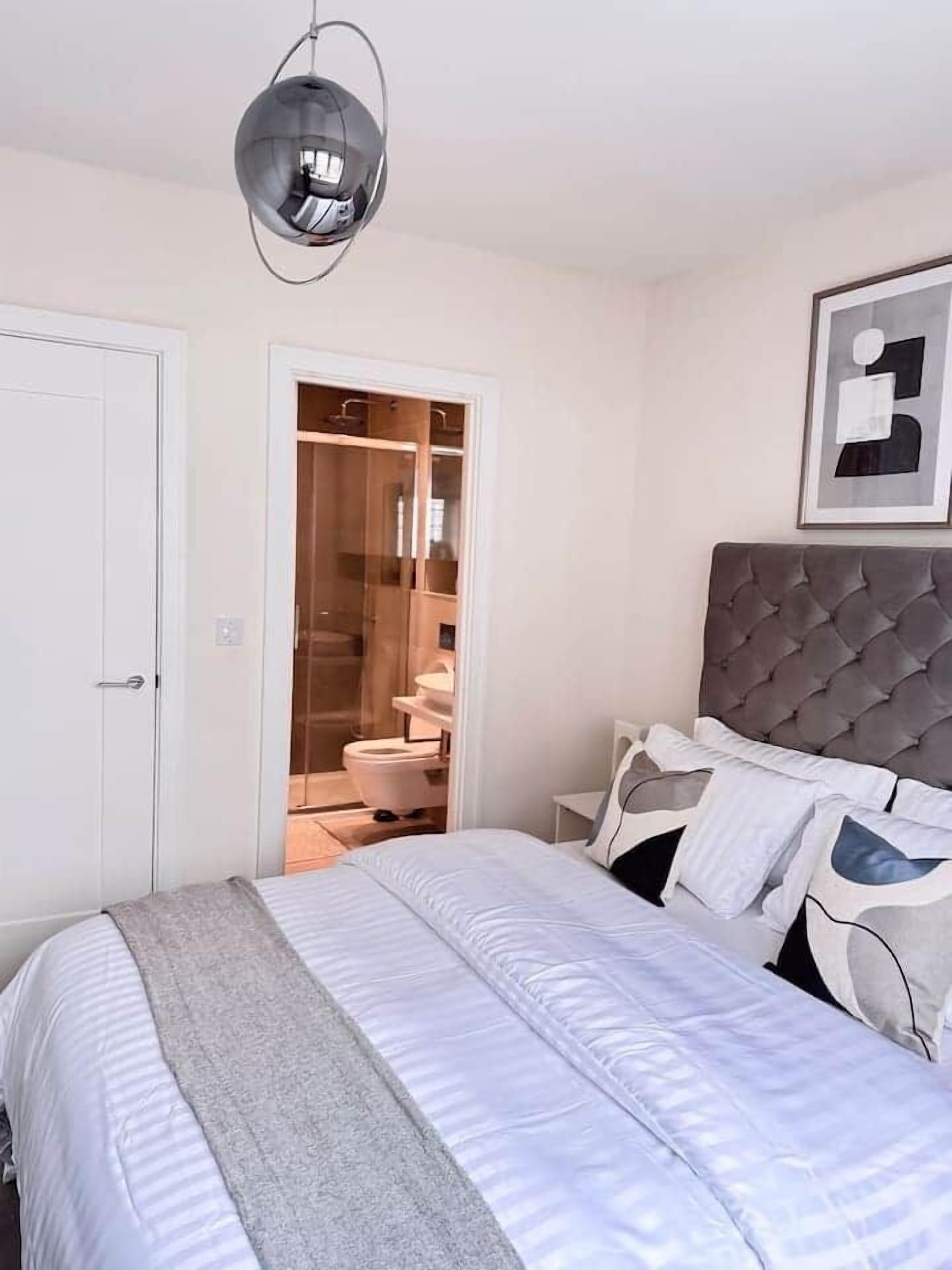 4 quartos, ferros/tábuas de passar roupa, Wi-Fi, roupa de cama