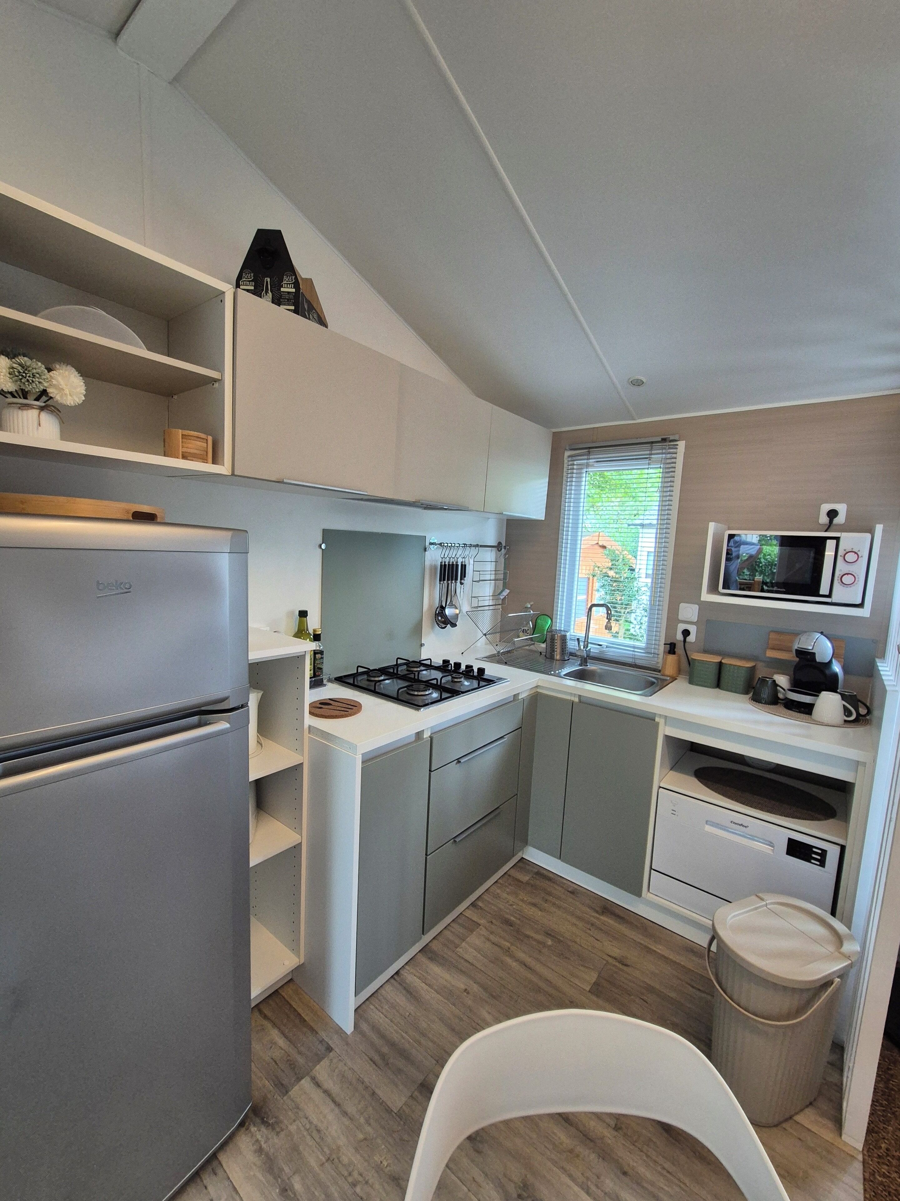 雪櫃、微波爐、爐具、洗碗機