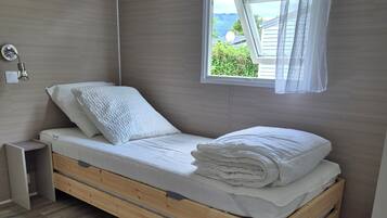 2 bedrooms, travel cot