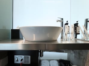In-room safe, iron/ironing board, free WiFi