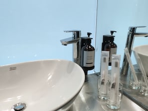 Comfort Twin Room, City View | In-room safe, iron/ironing board, free WiFi
