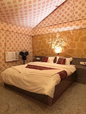 Free WiFi - Kalp Desert Camp (Sam)