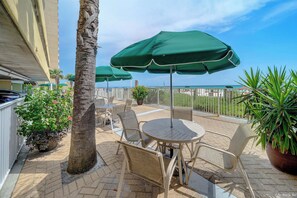 Outdoor dining - NEW Emerald Isle 2107 "Manta Ray Villa" Pool, FREE Perks&Beach Service for 4! (Panama City Beach)