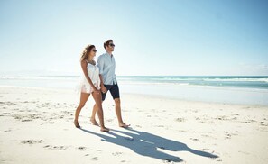 بالقرب من الشاطئ