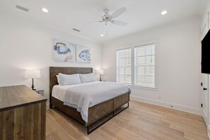 5 bedrooms, iron/ironing board, free WiFi, bed sheets