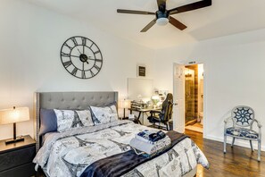 Apartment (2 Bedrooms) | Interior - Walk to Bishop Arts District: Home w/ Deck (Dallas)