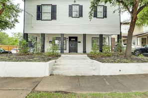 Apartment (2 Bedrooms) | Interior - Walk to Bishop Arts District: Home w/ Deck (Dallas)