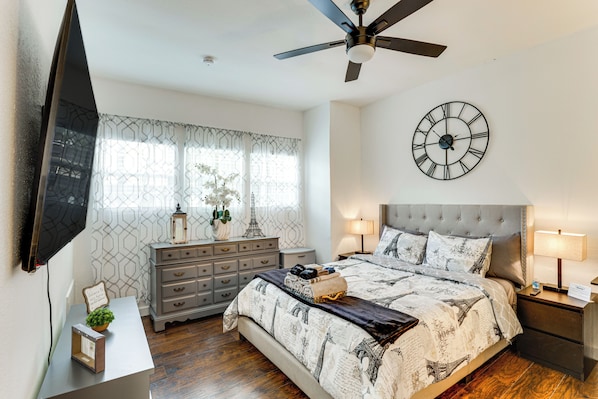 Apartment (2 Bedrooms) | Interior - Walk to Bishop Arts District: Home w/ Deck (Dallas)