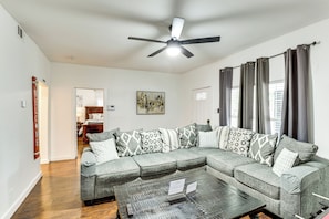 Apartment (2 Bedrooms) | Interior - Walk to Bishop Arts District: Home w/ Deck (Dallas)