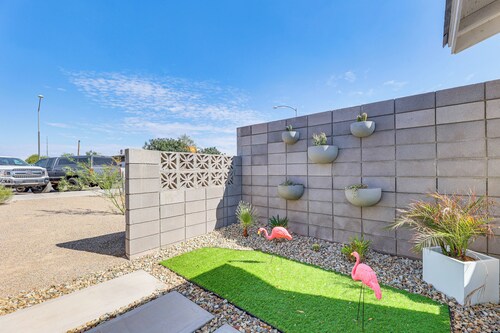 Walkable Downtown Chandler Oasis w/ Private Patio