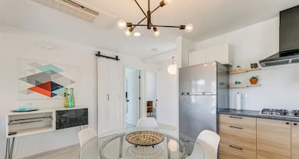Walkable Downtown Chandler Oasis w/ Private Patio
