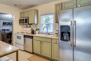 House (2 Bedrooms) | Interior - 7 Mi to Broadway: Cozy, Quiet Whites Creek Retreat (Whites Creek)