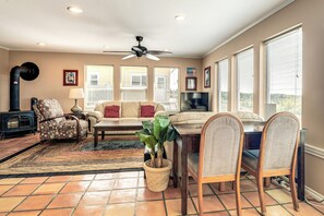 House (3 Bedrooms) | Interior - Copalis Beach Family Home: Close to Sites & Nature (Copalis Beach)