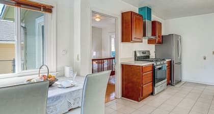 Walkable East Bay Home - 2 Mi to Bart Station