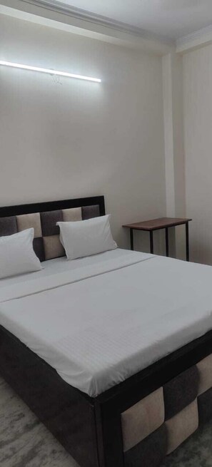 Deluxe Double Room | Desk, free WiFi