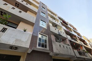 Pintu masuk hartanah