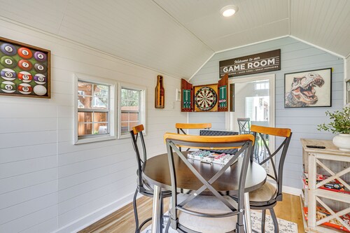 Dtwn Retreat w/ Game Room! Walk to Hampton Park