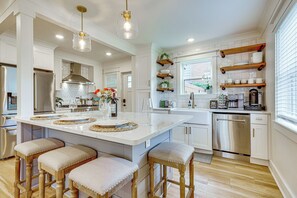 Apartment (3 Bedrooms) | Interior - Dtwn Retreat w/ Game Room! Walk to Hampton Park (Charleston)