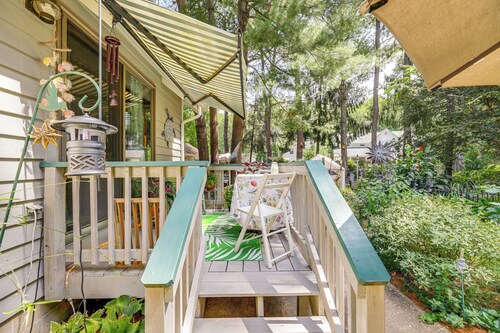 Unique & Artistic Retreat Near Rehoboth Beach!