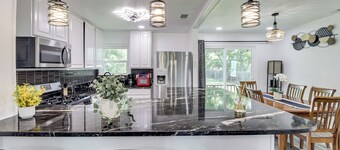 1 Mi to At&t Stadium: Cozy Family Home w/ Yard!