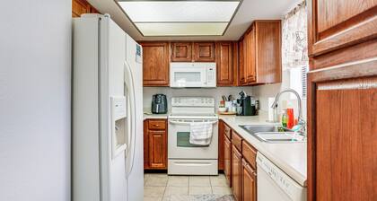 1 Mi to Whiskey Row + Town Sq: Remote Work Hub!