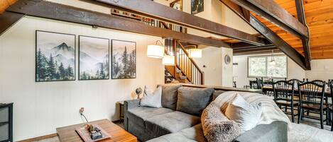 House (4 Bedrooms) | Front of property