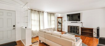 1 Mi to Mount Vernon! Family Home w/ Large Yard