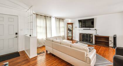 1 Mi to Mount Vernon! Family Home w/ Large Yard